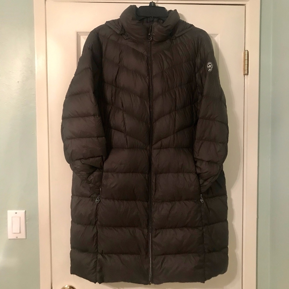 Michael Kors Olive Packable  Down Puffer - Picture 2 of 8